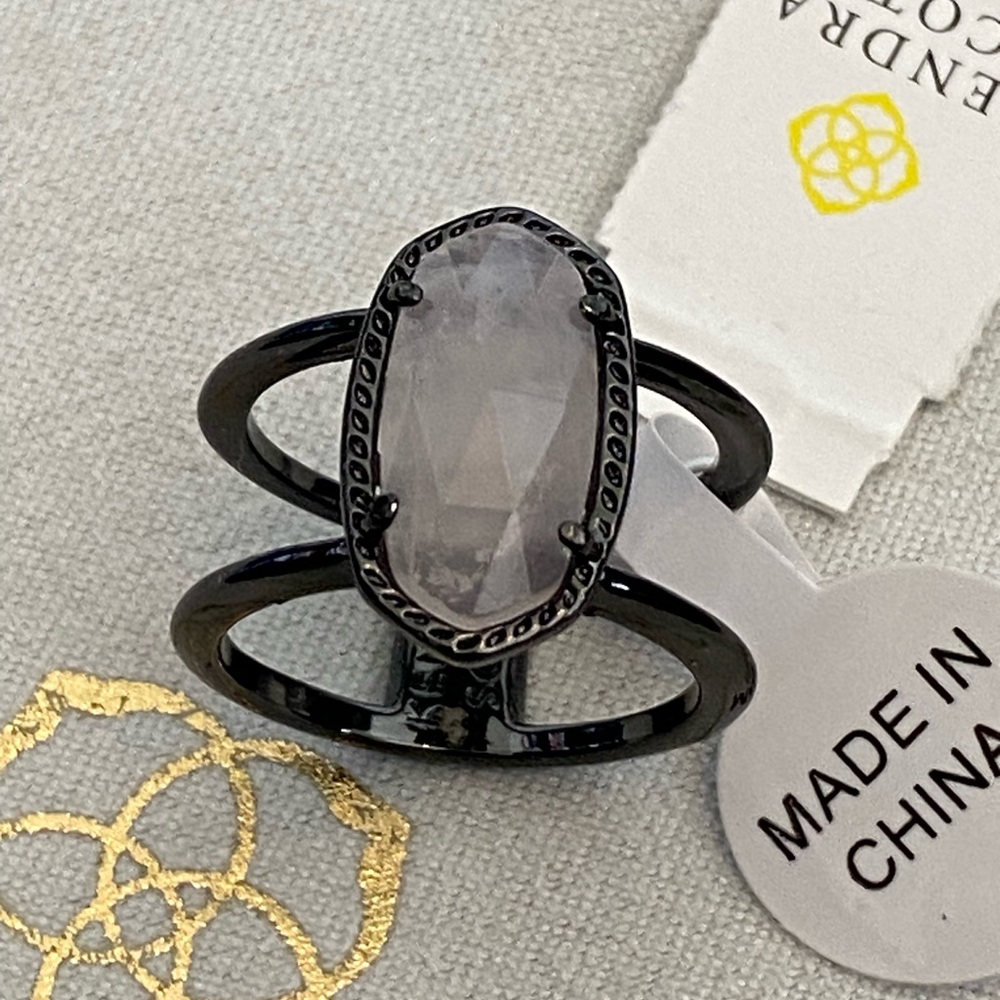 New Kendra Scott Elyse double band ring in gunmetal with rose quartz
size 6